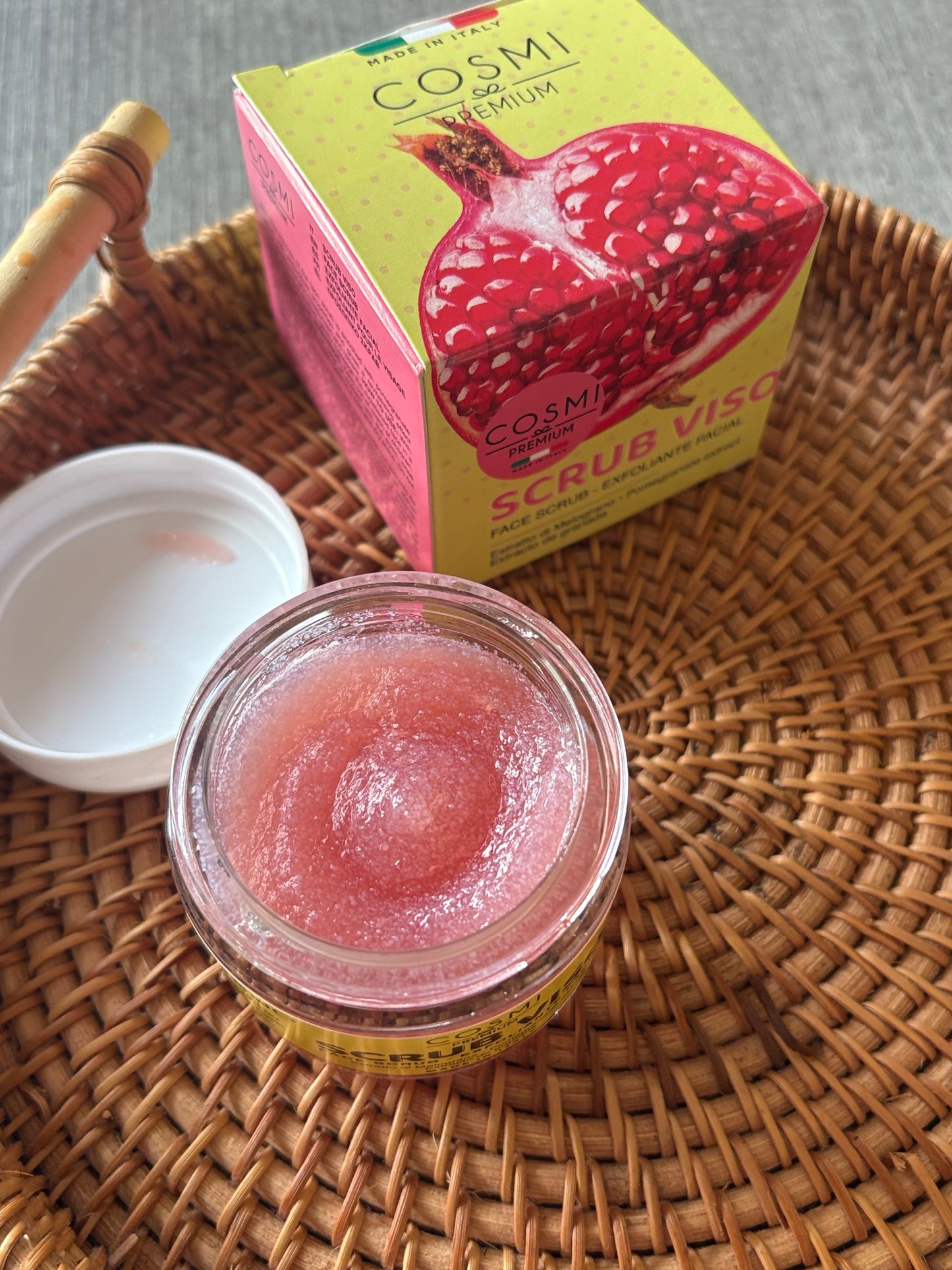 Gommage visage exfoliant à la grenade